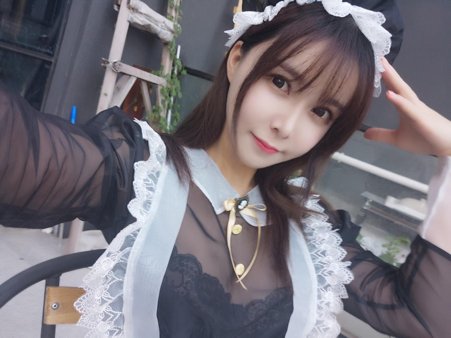 亚马逊鲶鱼-No.041 – 黑色透明女仆 [33P]