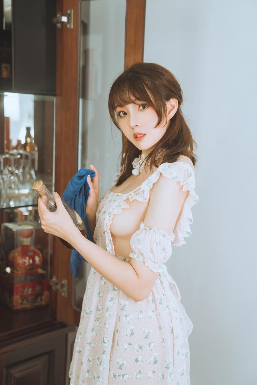 Natsuko_夏夏子-No.073 – 碎花围裙 [21P]