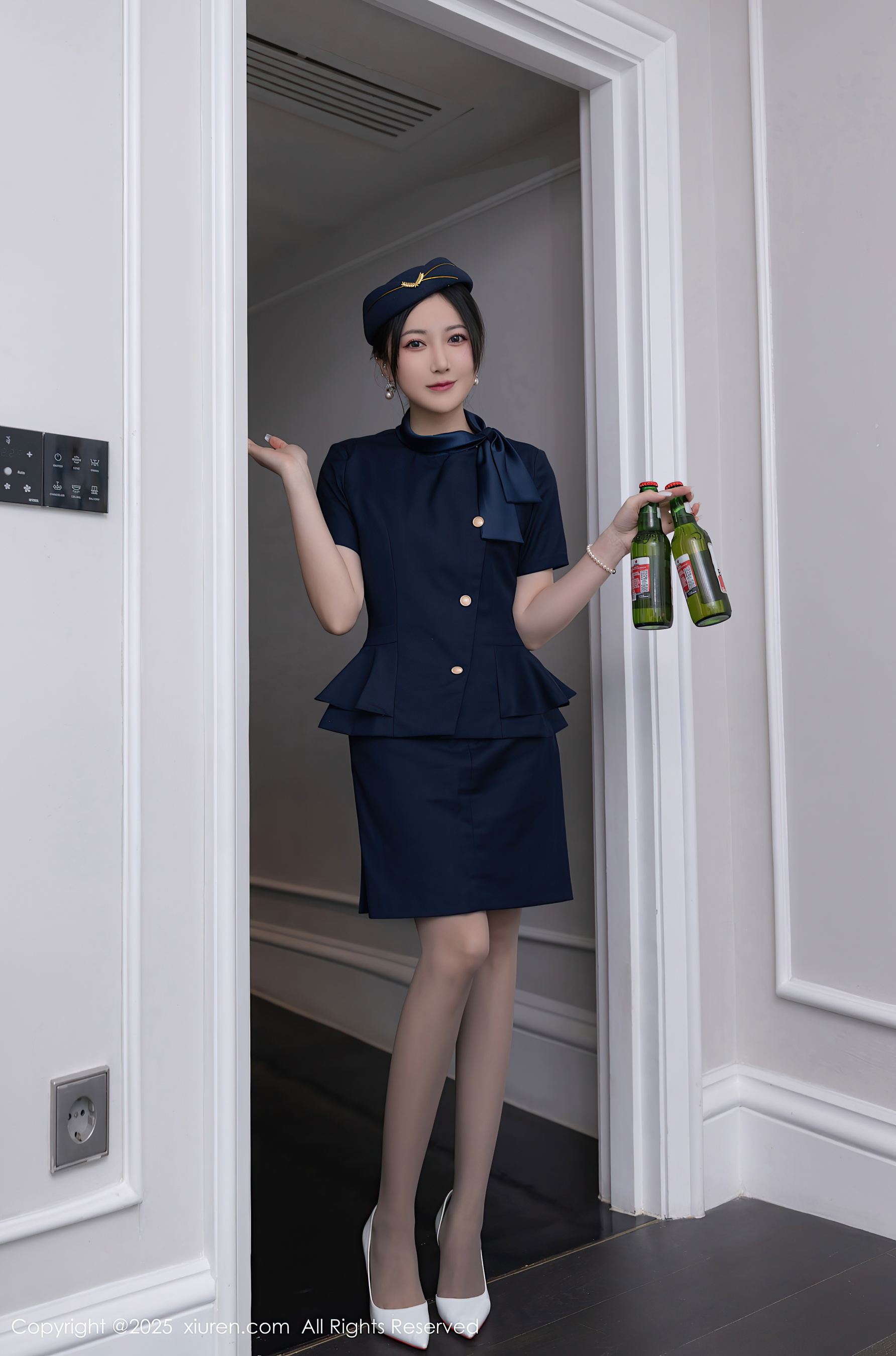 [XiuRen秀人网] No.10142 鱼子酱Fish 空姐制服