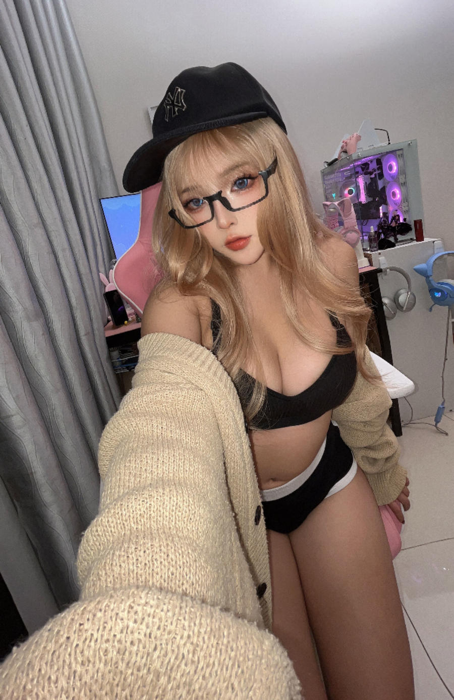 Sayo Momo-No.079 – Blondie Homie Gurl [12P]