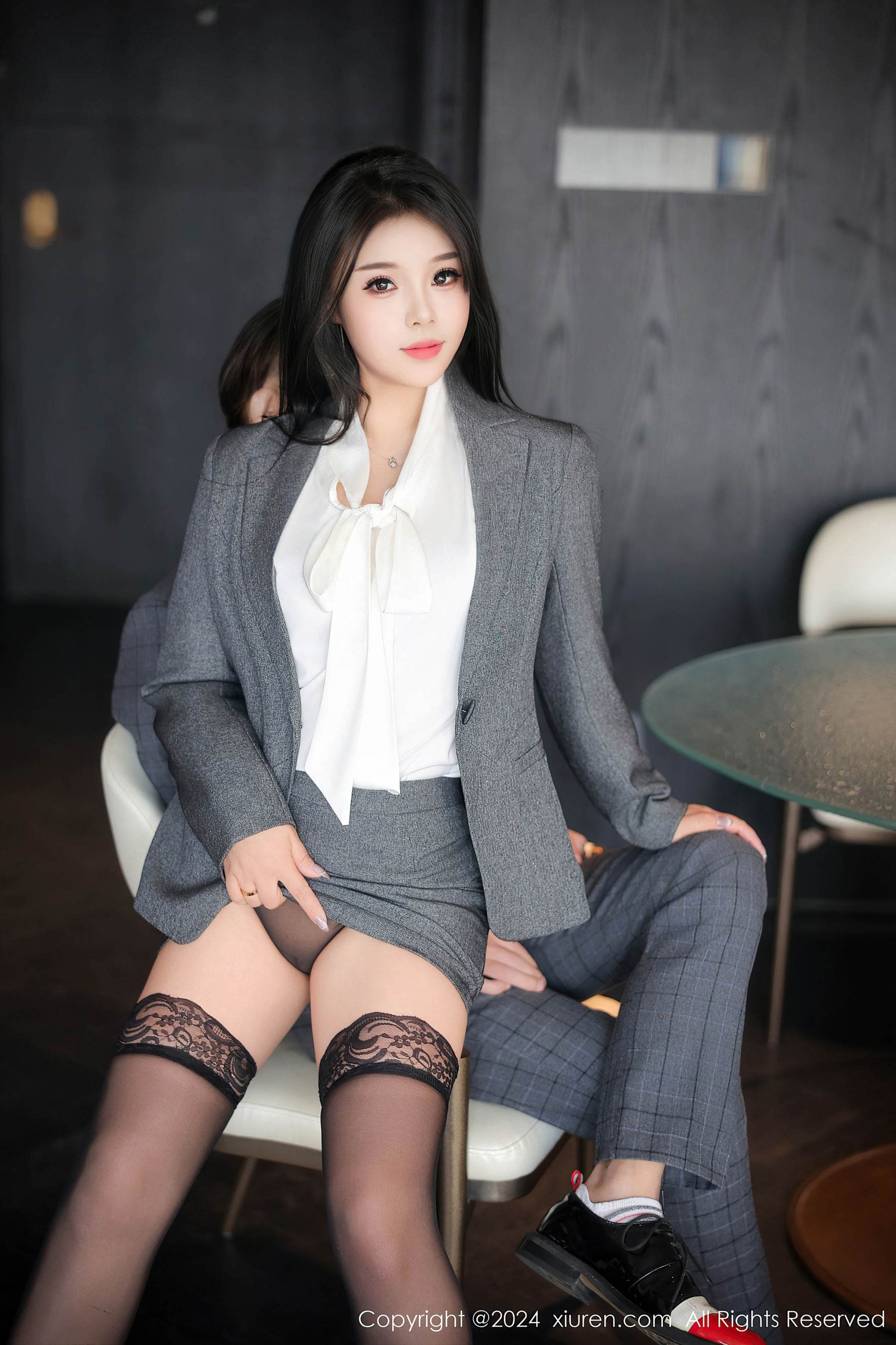 [XiuRen秀人网] No.9515 麦田 职业装黑丝