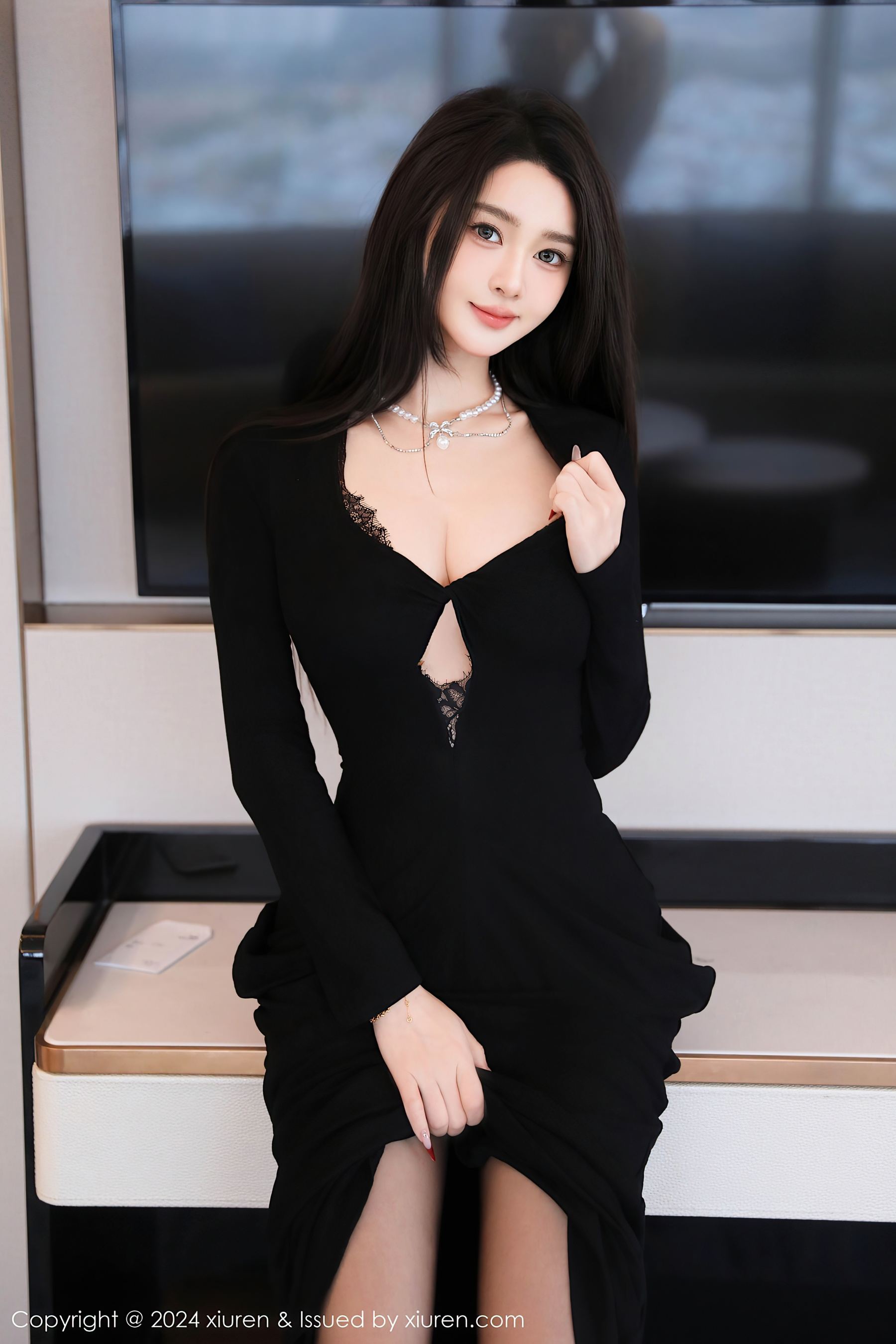 [XiuRen秀人网] No.9670 Candy糖糖 妩媚美腿