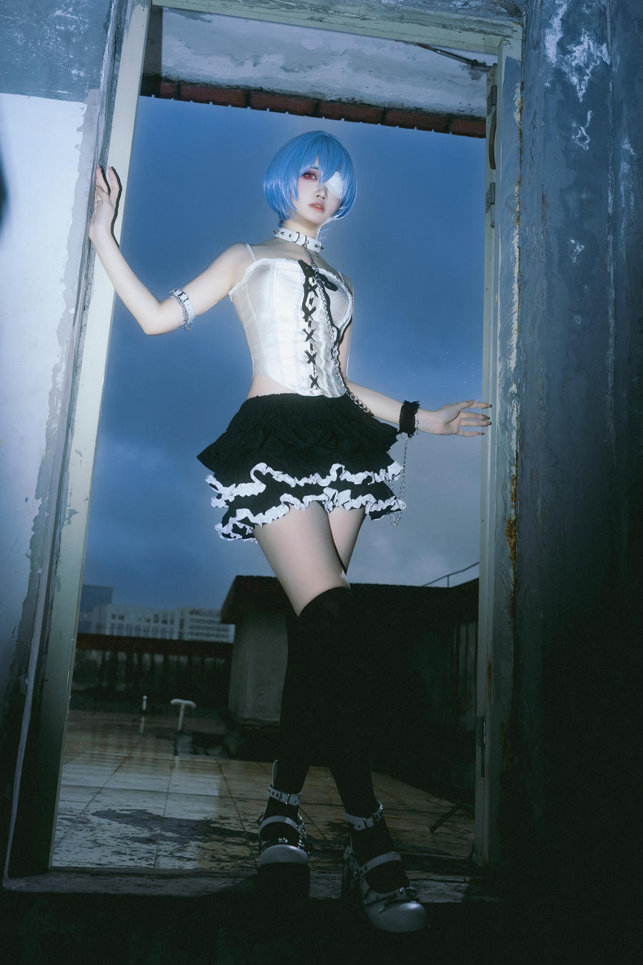 洛桑w伊梓-No.014 – 雨后天台 [35P]