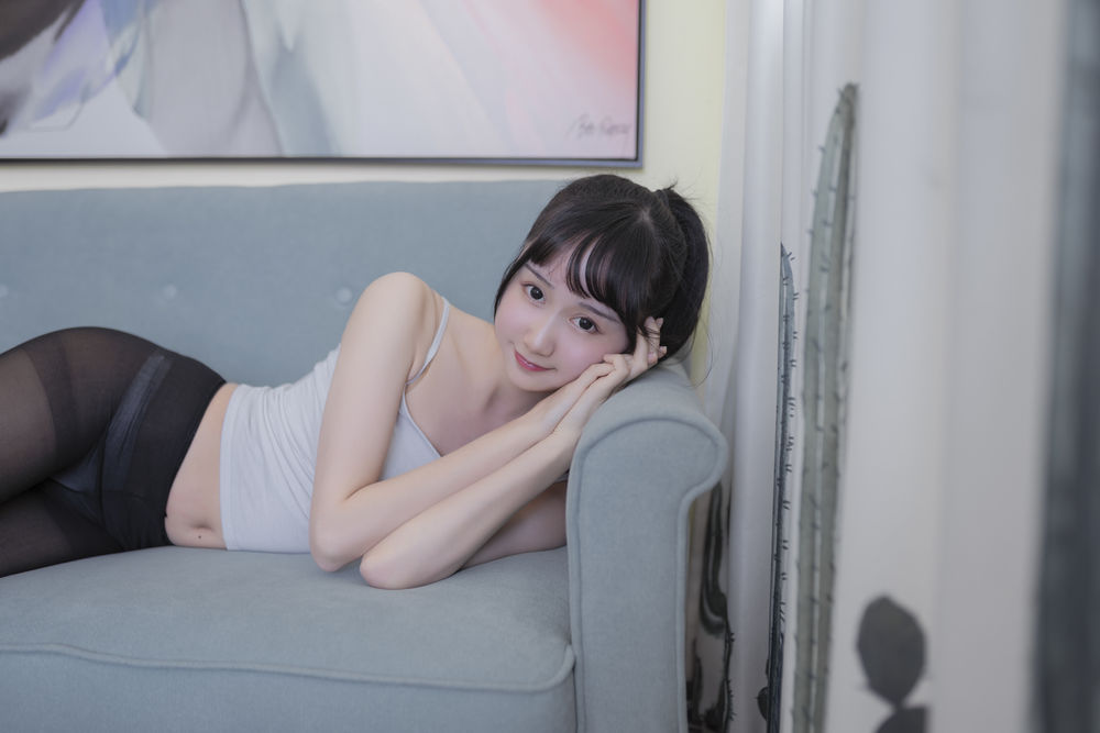 木棉棉OwO-No.020-背心黑丝居家写真 [40P]