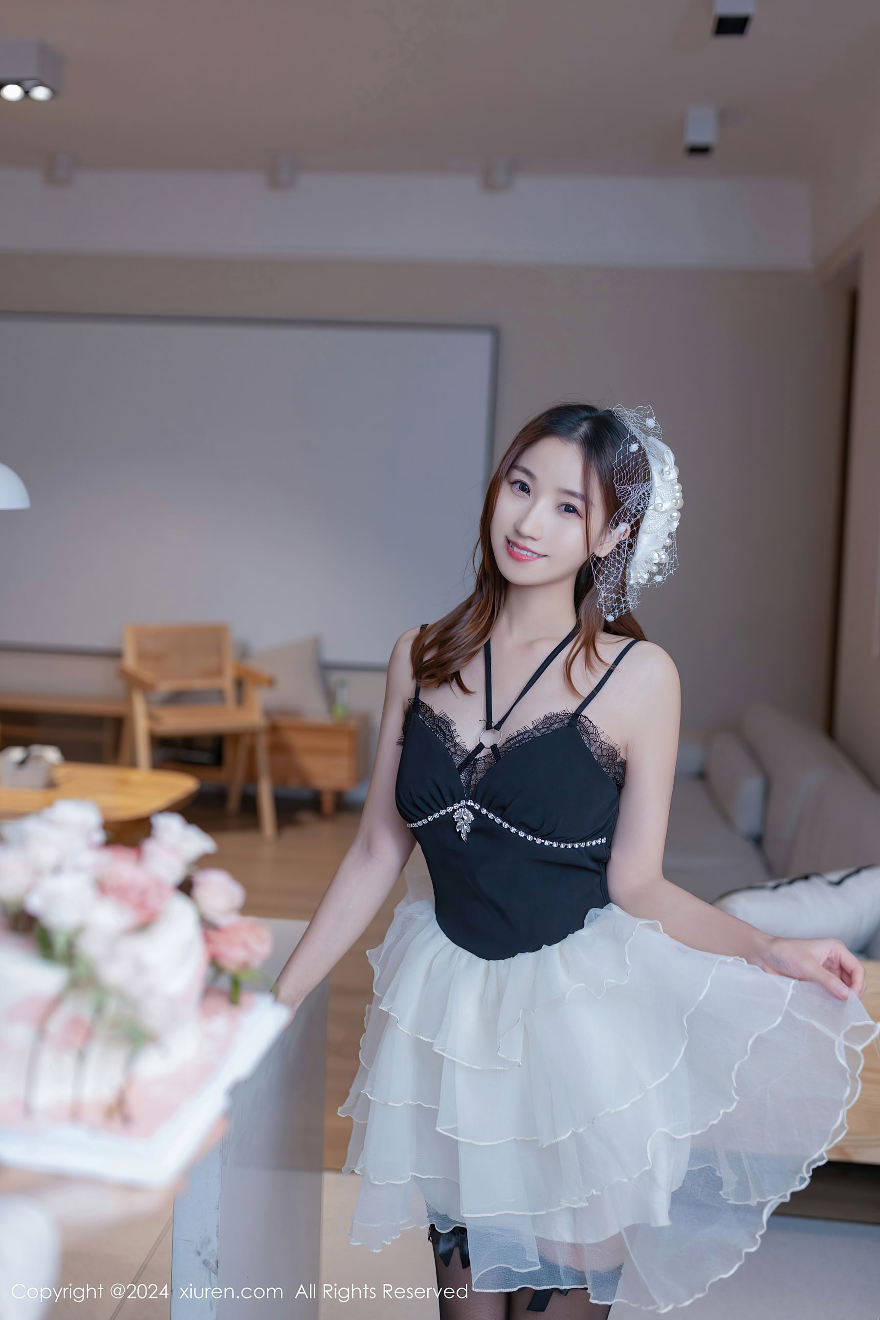[XiuRen秀人网] No.8398 杏子Yada 黑丝美腿
