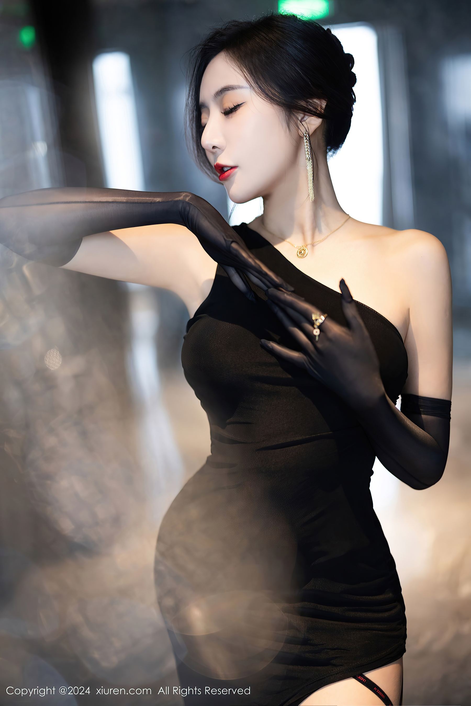 [XiuRen秀人网] No.8194 王馨瑶yanni 美腿黑丝