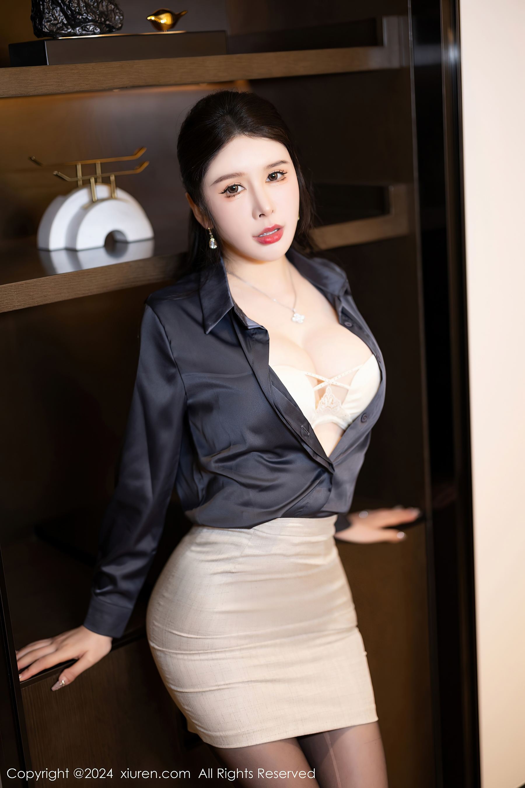 [XiuRen秀人网] No.8126 李丽莎 黑丝美腿
