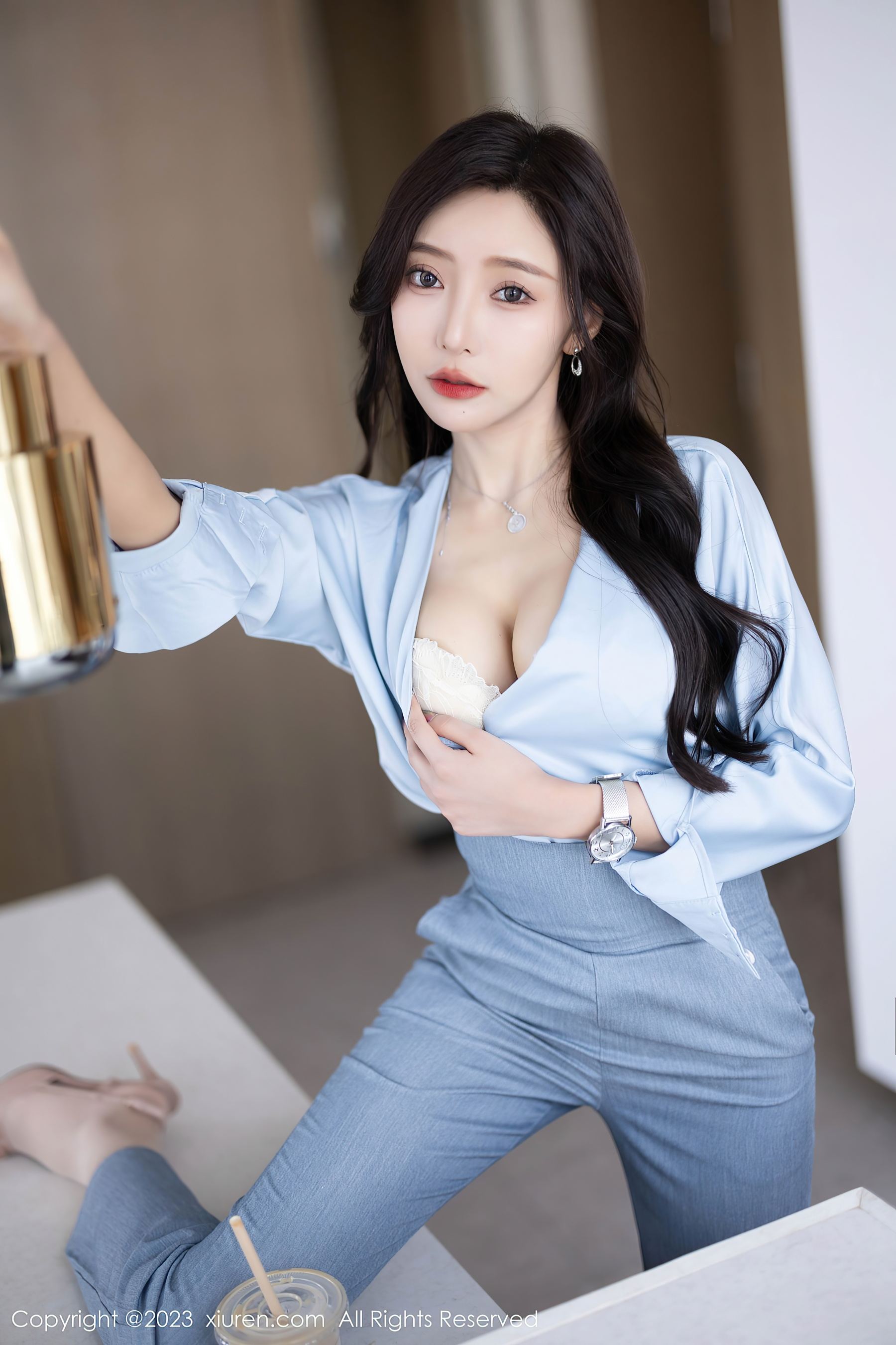 [XiuRen秀人网] No.7123 王馨瑶yanni OL美腿